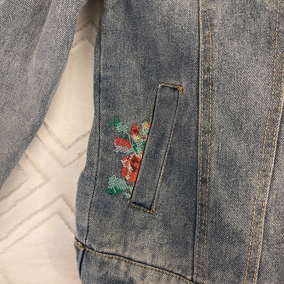 NWT | I.Madeline | Jean jacket-Floral embroidery - Picture 15 of 16